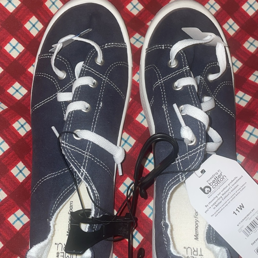 Wide Width Wonen’s Blue and White Scrunch Back Slip-On Sneaker with Memory Foam